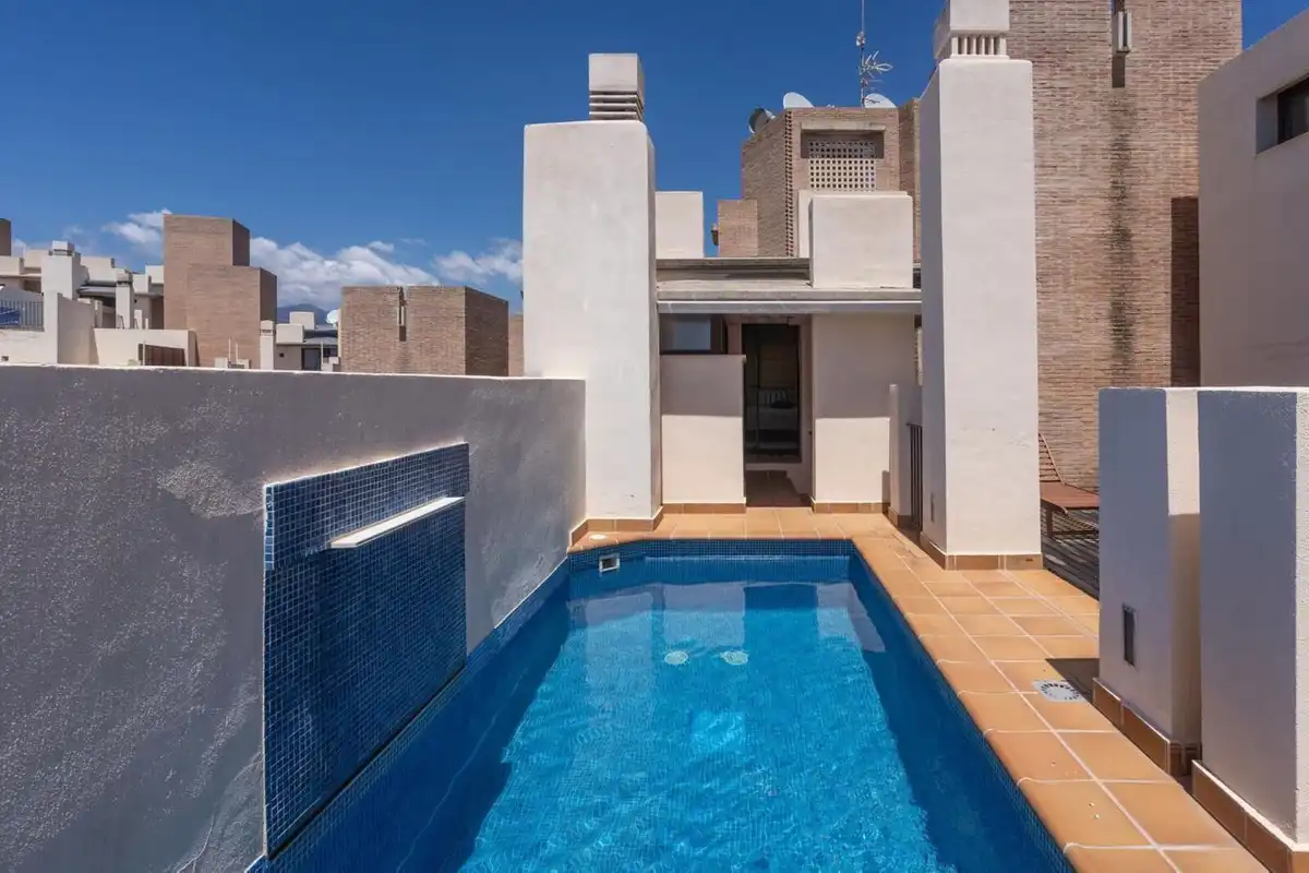 Piscina de Dúplex en venda en Estepona amb Terrassa, Piscina i Jacuzzi