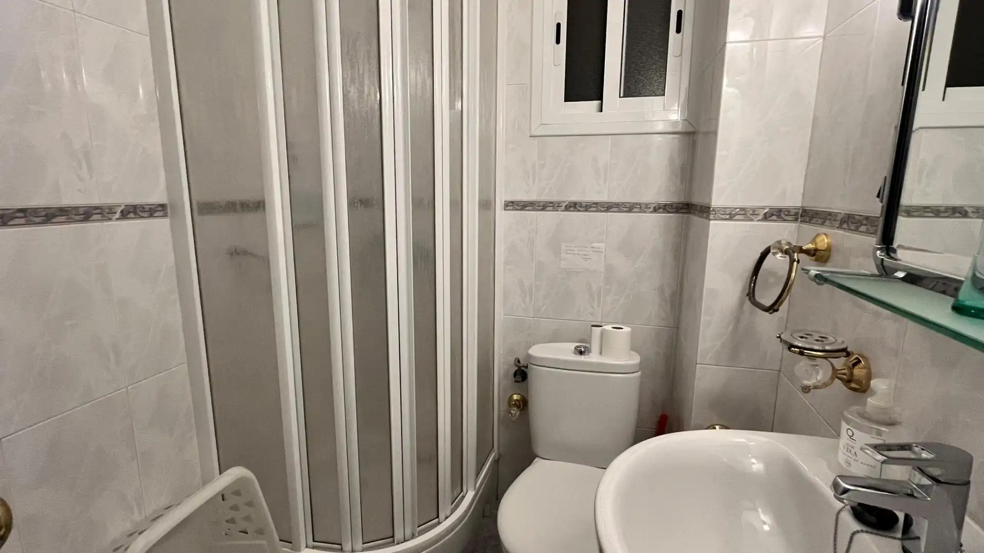 Bany de Pis en venda en Sevilla amb Aire condicionat, Terrassa i Moblat