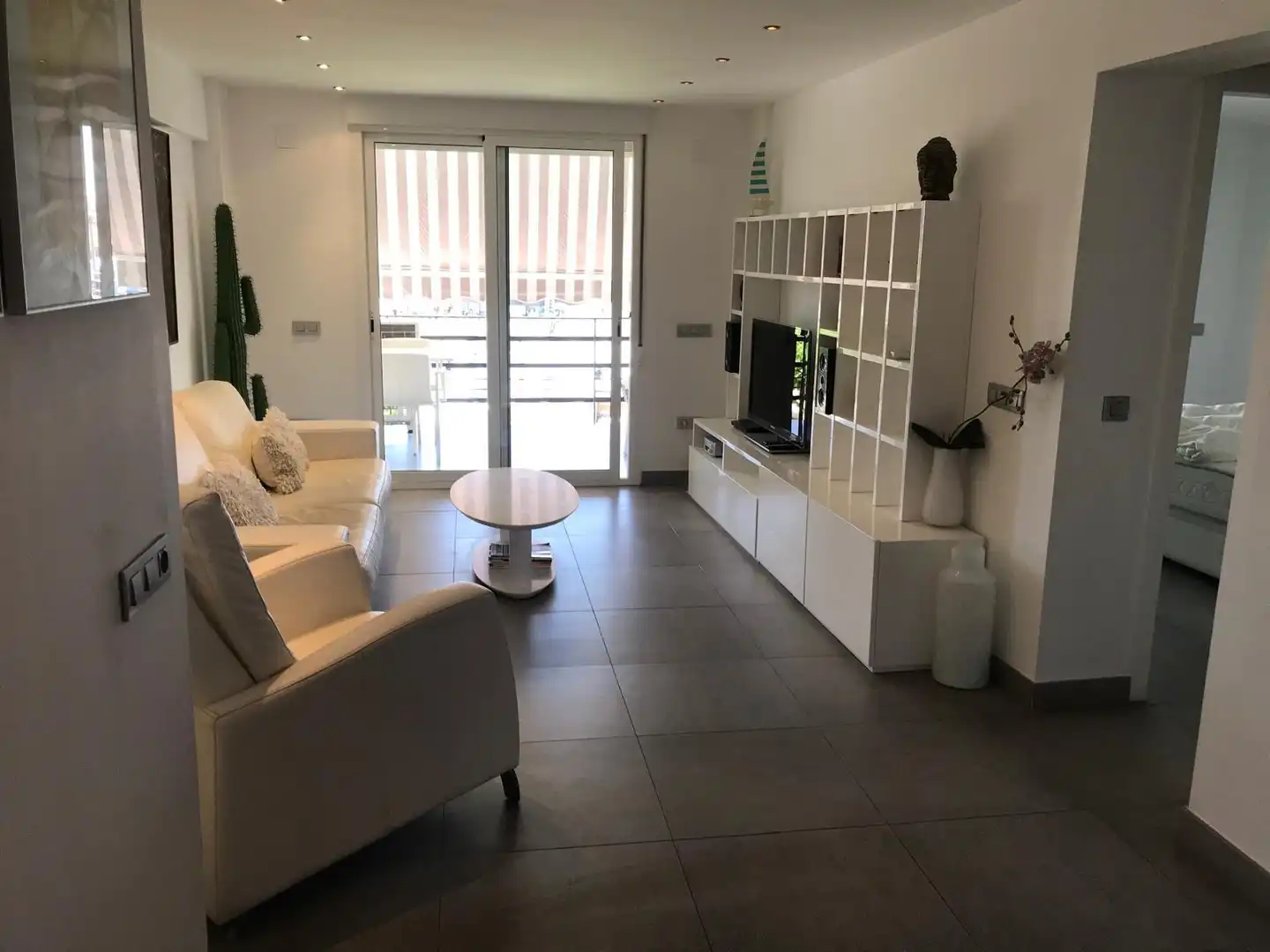 Sala d'estar de Apartament en venda en Benicasim / Benicàssim amb Parquet, Moblat i Rentadora