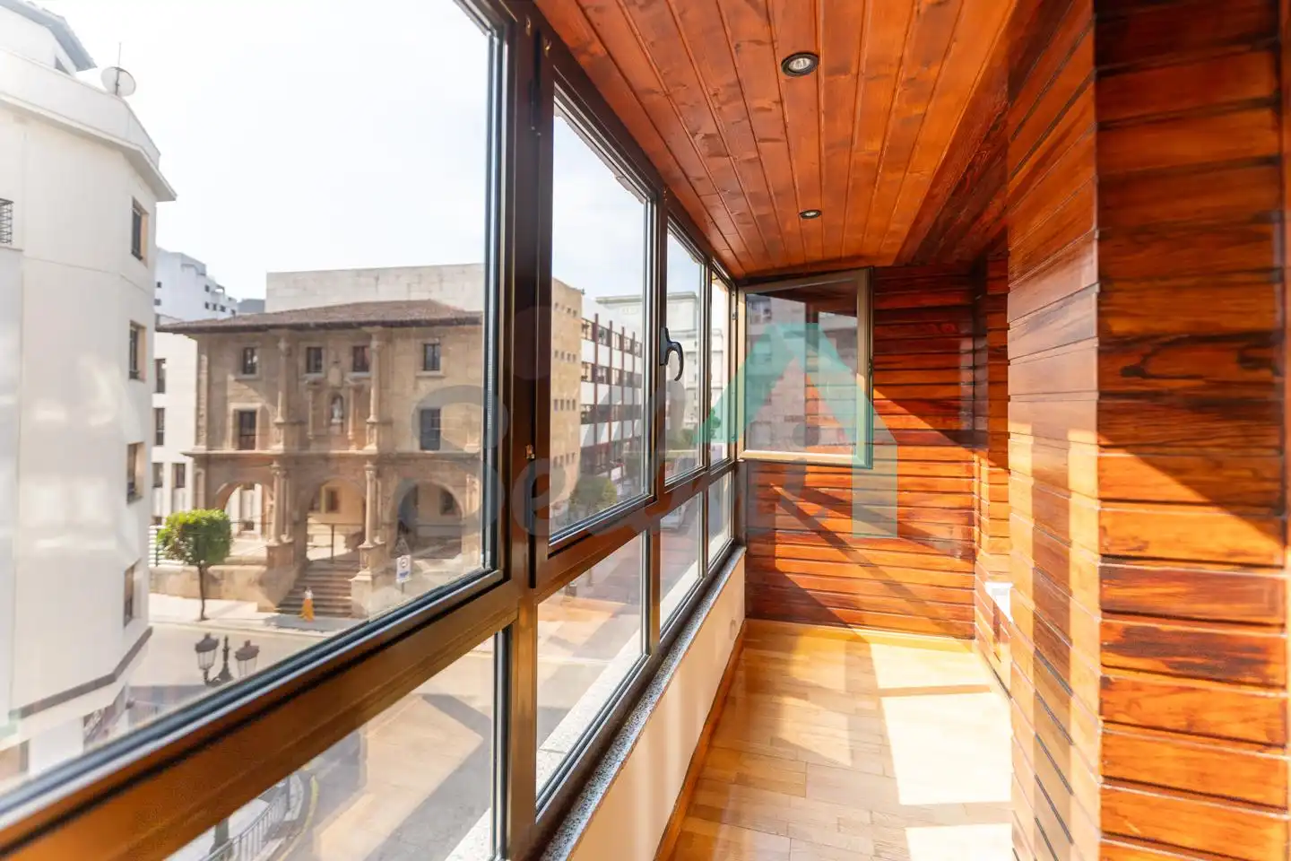 Terrassa de Pis en venda en Oviedo  amb Calefacció, Parquet i Terrassa