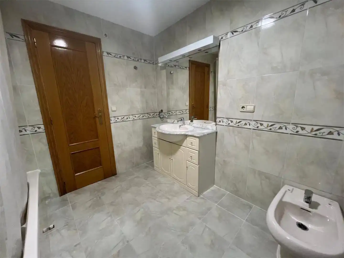Badezimmer von Wohnung zur Miete in  Valencia Capital mit Klimaanlage und Balkon
