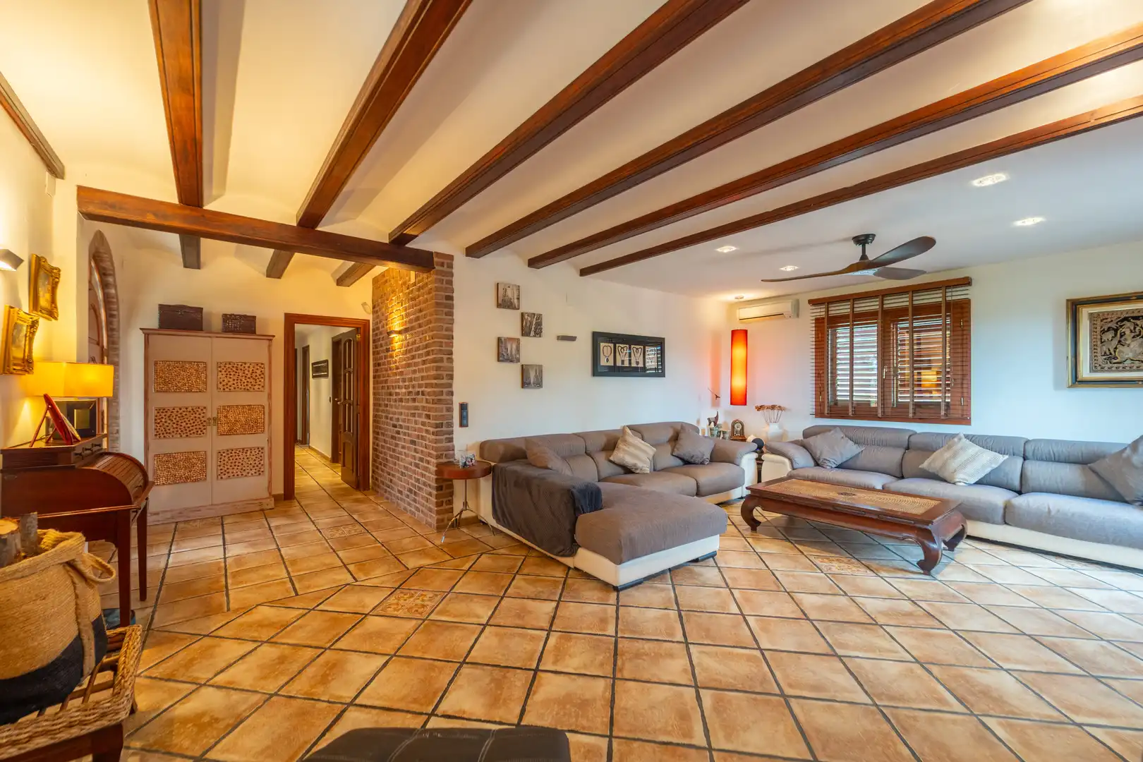 Sala d'estar de Casa o xalet en venda en Náquera amb Aire condicionat, Calefacció i Jardí privat