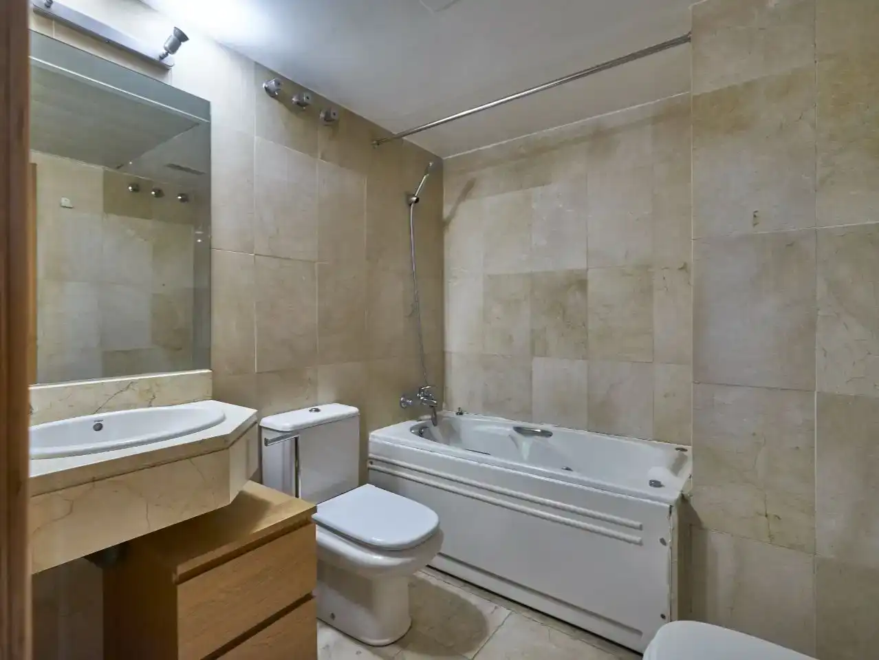 Bany de Estudi en venda en Madrid amb Aire condicionat, Jardí privat i Parquet