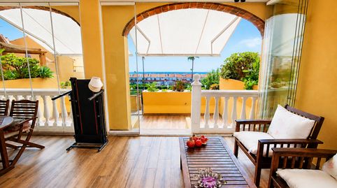 Bajo dúplex reformado con vistas panorámicas al mar, gran terraza y garaje doble en La Duquesa, Bild 2