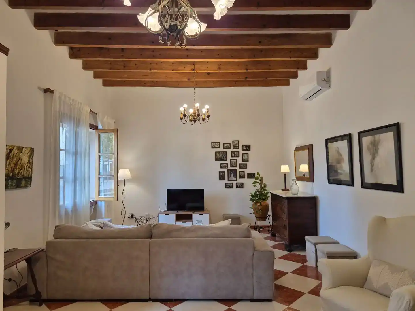 Sala d'estar de Casa adosada de lloguer en Ariany amb Aire condicionat, Jardí privat i Traster