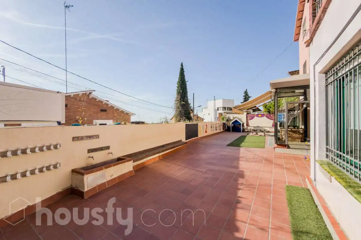 Vista exterior de Casa o chalet en venta en Barcelona con Aire acondicionado, Calefacción y Jardín privado