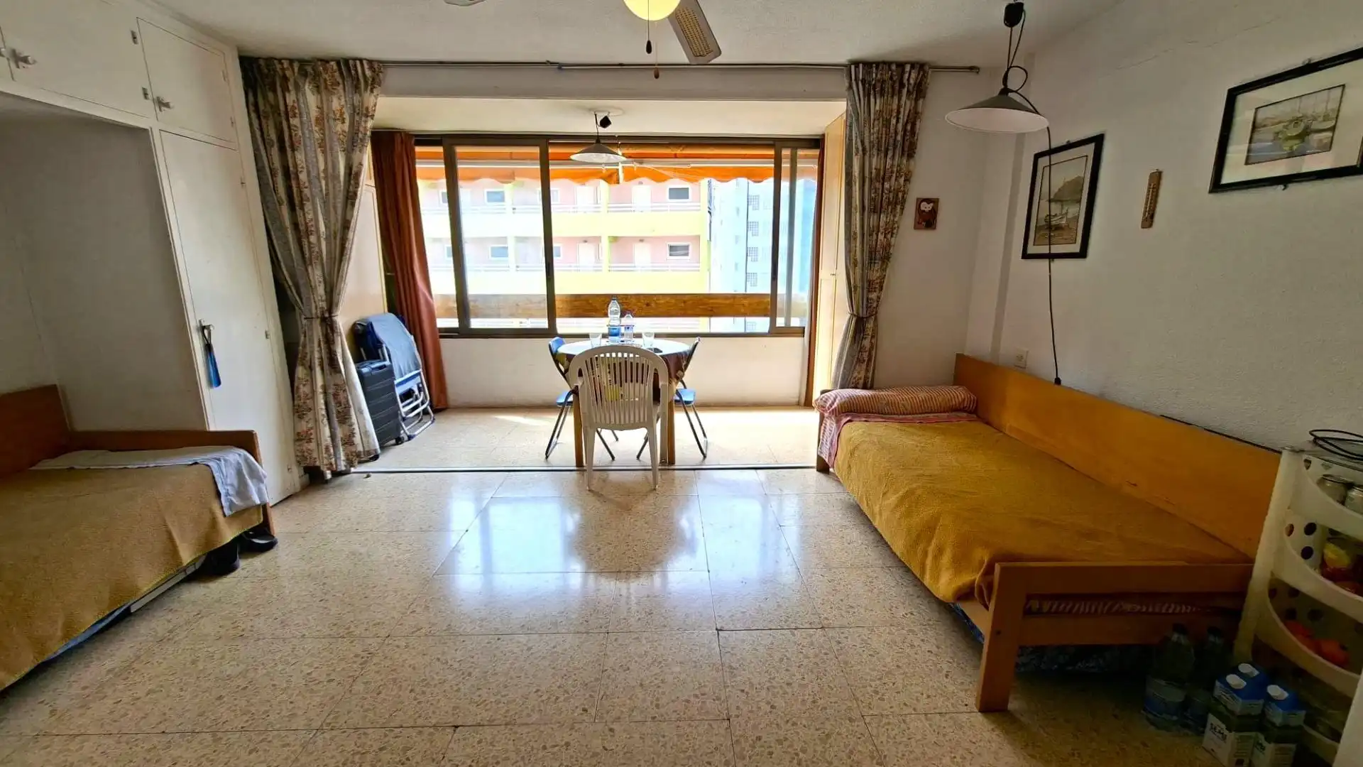 Sala de estar de Apartamento en venta en Benidorm con Jardín privado, Amueblado y Piscina comunitaria