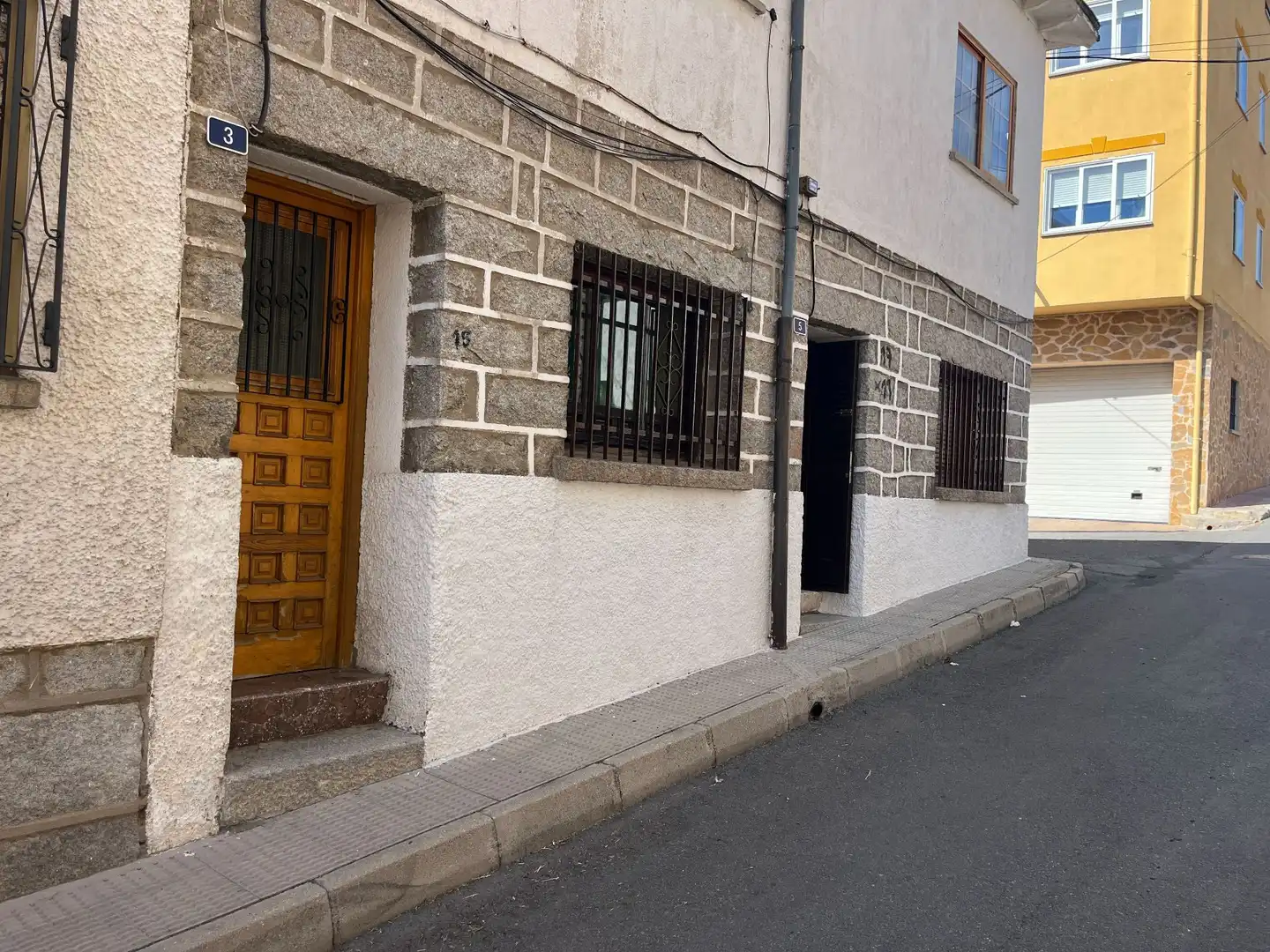 Vista exterior de Piso en venta en Las Navas del Marqués  con Calefacción y Trastero