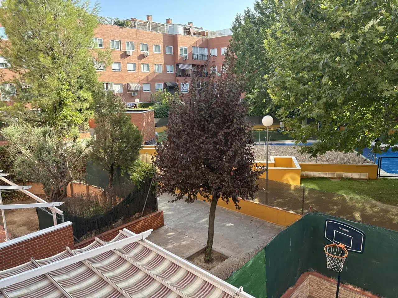 Wohnung zur Miete in Calle Ramón María del Valle Inclán, Espartales