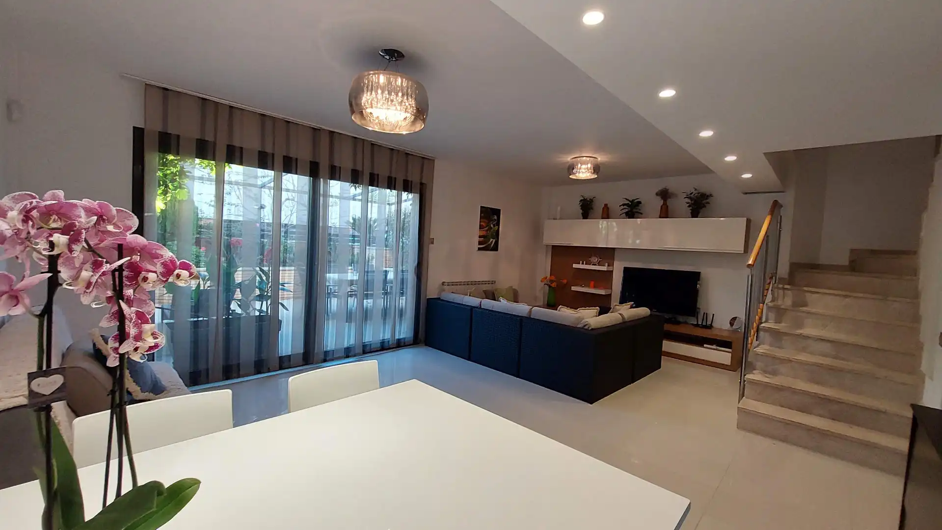 Sala de estar de Casa adosada en venta en Salou con Aire acondicionado, Calefacción y Jardín privado