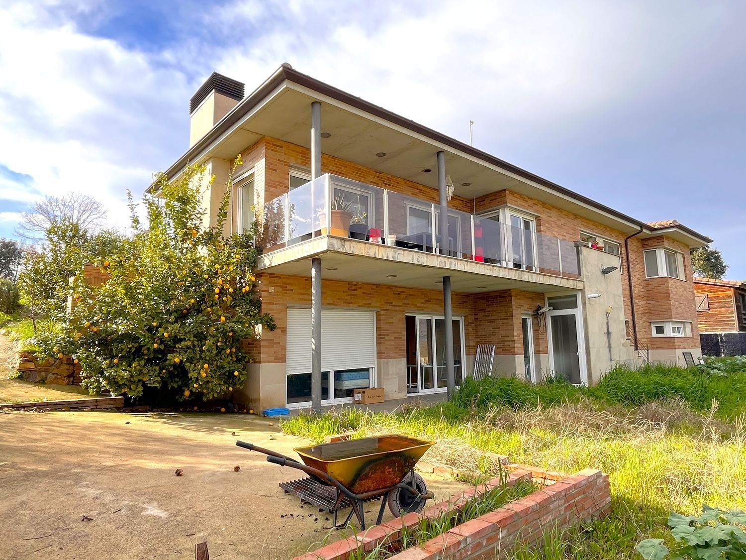 Vista exterior de Casa o xalet en venda en Vilobí d'Onyar amb Aire condicionat, Jardí privat i Terrassa