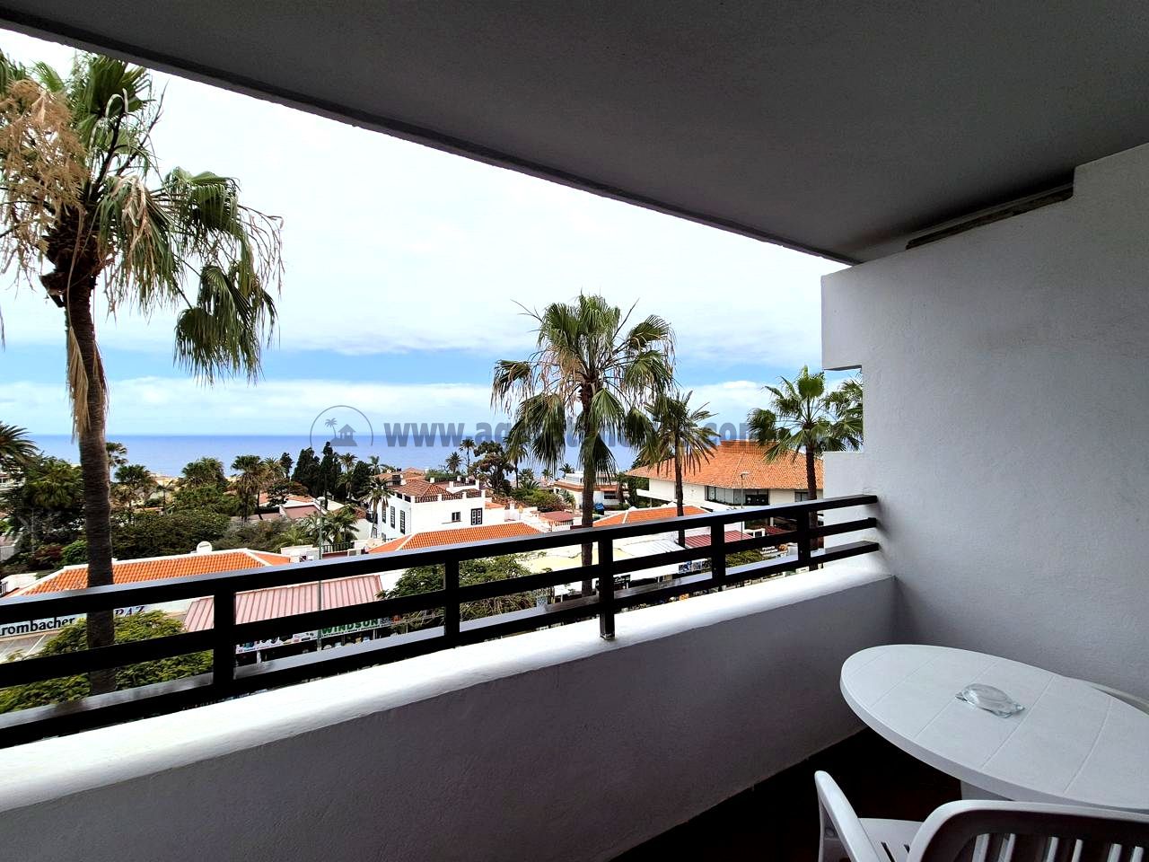 Vista exterior de Pis en venda en Puerto de la Cruz amb Piscina comunitària