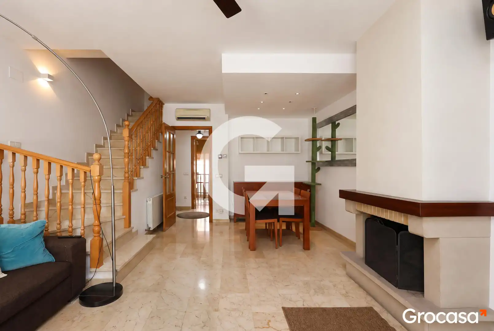 Sala de estar de Casa adosada en venta en El Prat de Llobregat con Aire acondicionado, Calefacción y Terraza