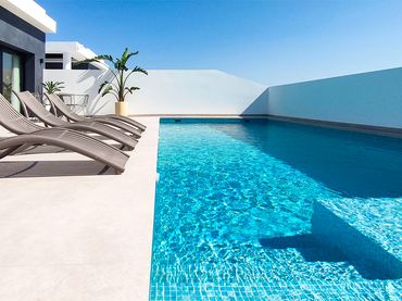 Neubau-Villa mit Pool zum Verkauf in Calle Pintores 16