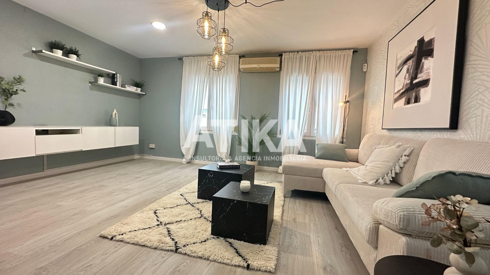 Sala d'estar de Pis en venda en Ontinyent amb Aire condicionat, Calefacció i Parquet