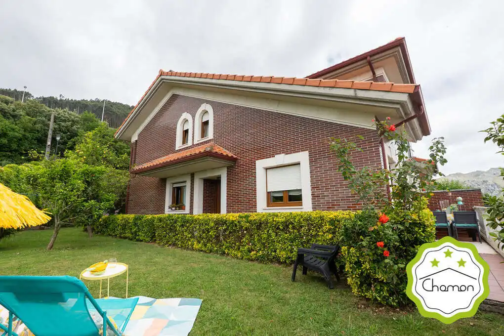 Exterior view of Houses for sale in Castro-Urdiales  with Heating and Furnished