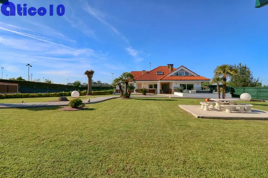 Jardín de Casa o chalet en venta en Gijón  con Calefacción, Jardín privado y Parquet