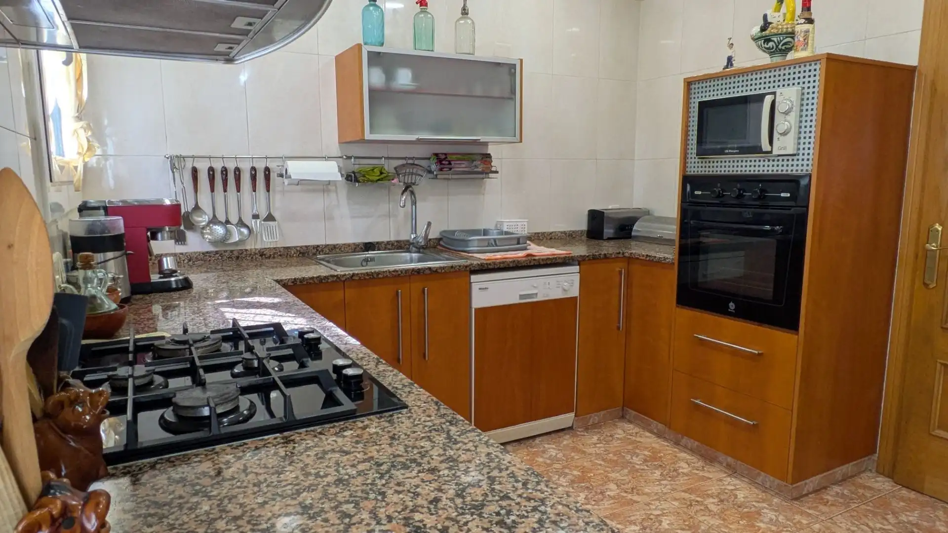 Cocina de Casa adosada en venta en Girona con Aire acondicionado, Calefacción y Jardín privado