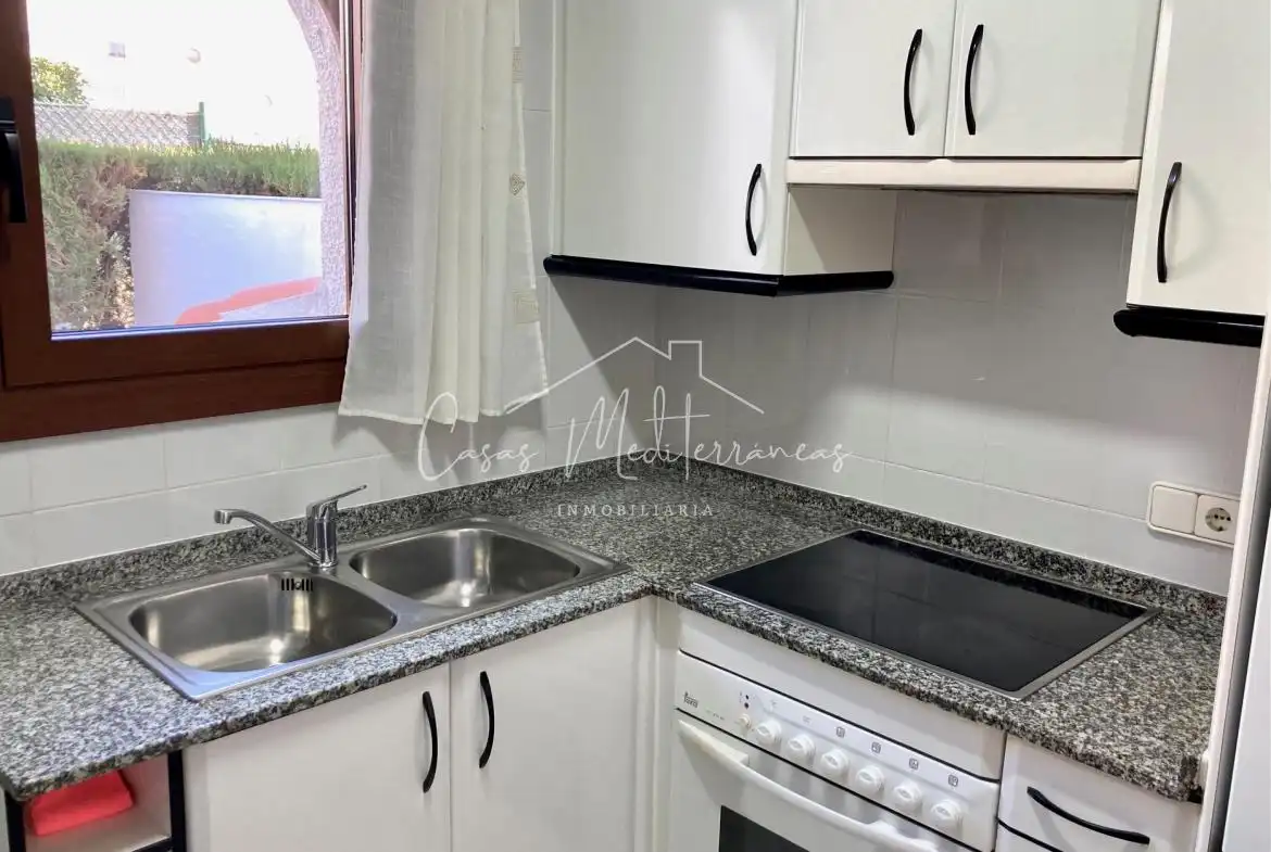 Cocina de Casa adosada de alquiler en Vandellòs i l'Hospitalet de l'Infant con Jardín privado, Terraza y Amueblado