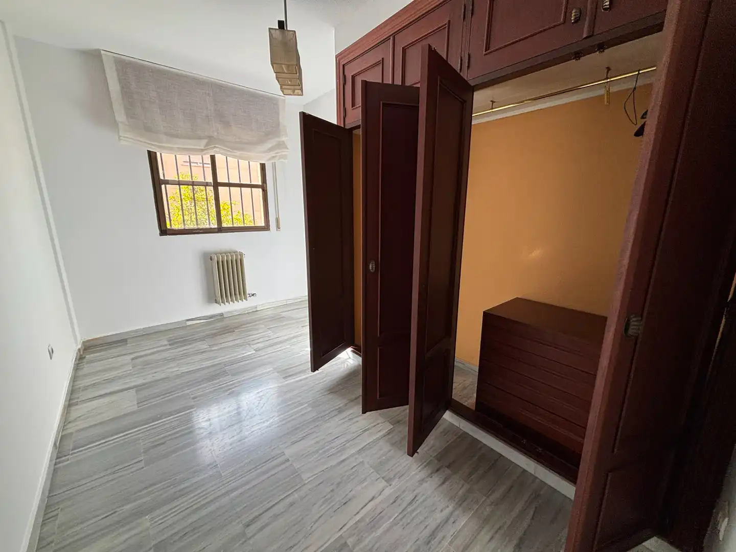 Bedroom of Flat for rent in Granada  with Air Conditioner, Heating and Washing machine