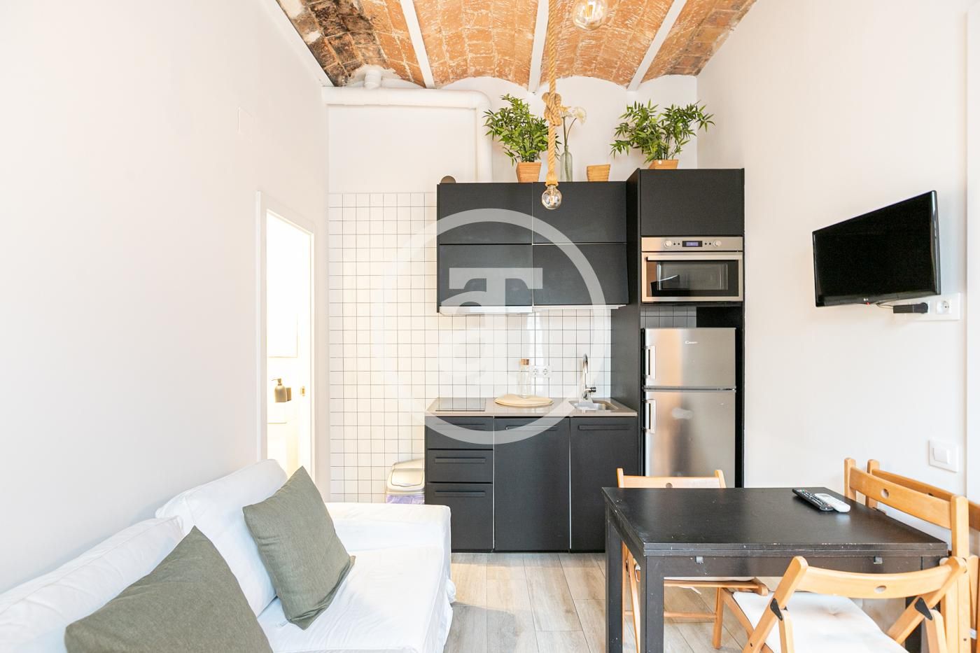 Cuina de Pis de lloguer en  Barcelona Capital amb Aire condicionat, Calefacció i Moblat