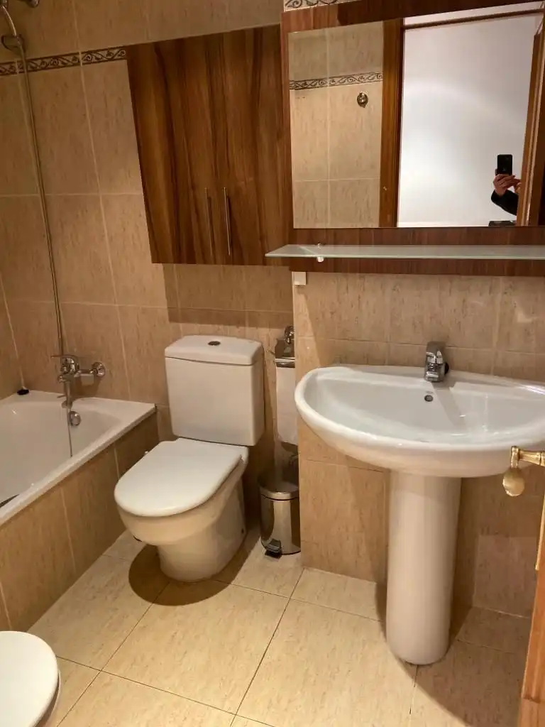 Badezimmer von Wohnung zur Miete in Valencia mit Klimaanlage, Heizung und Terrasse