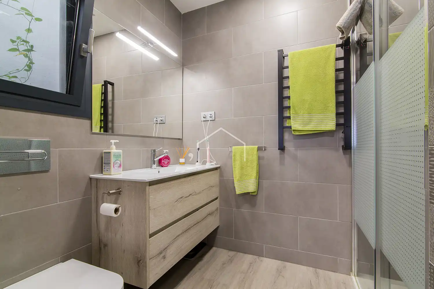 Bathroom of Flat for sale in Badalona  with Heating, Parquet flooring and Furnished