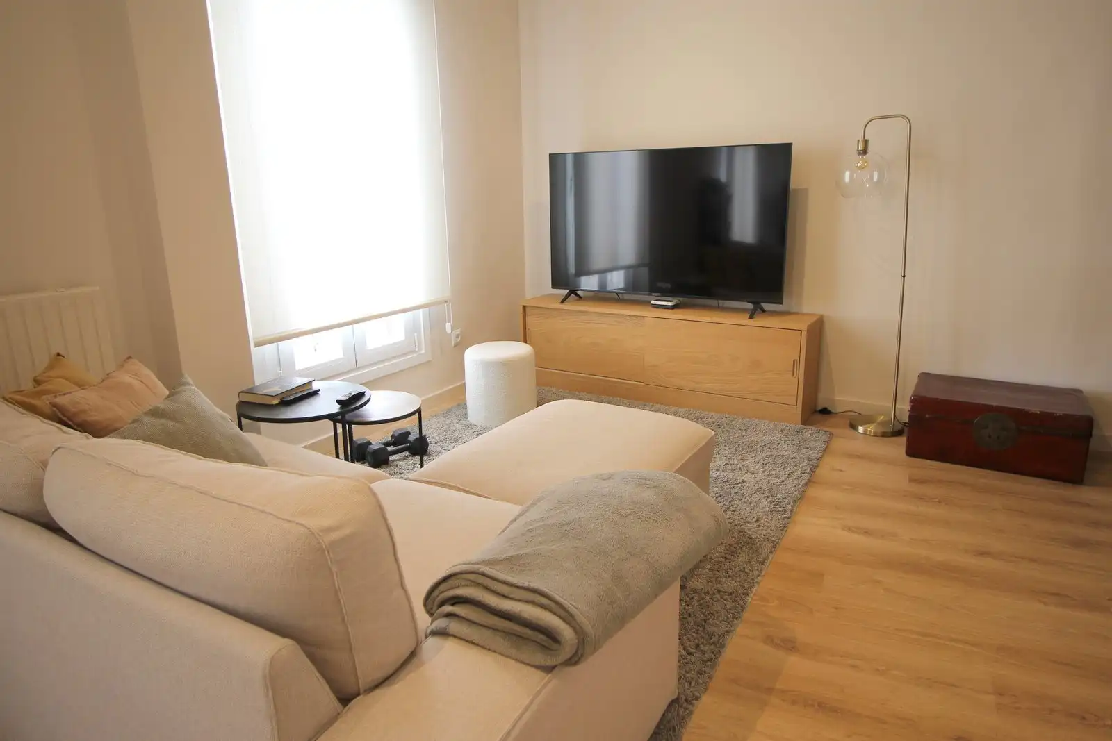 Sala d'estar de Pis en venda en Madrid amb Aire condicionat