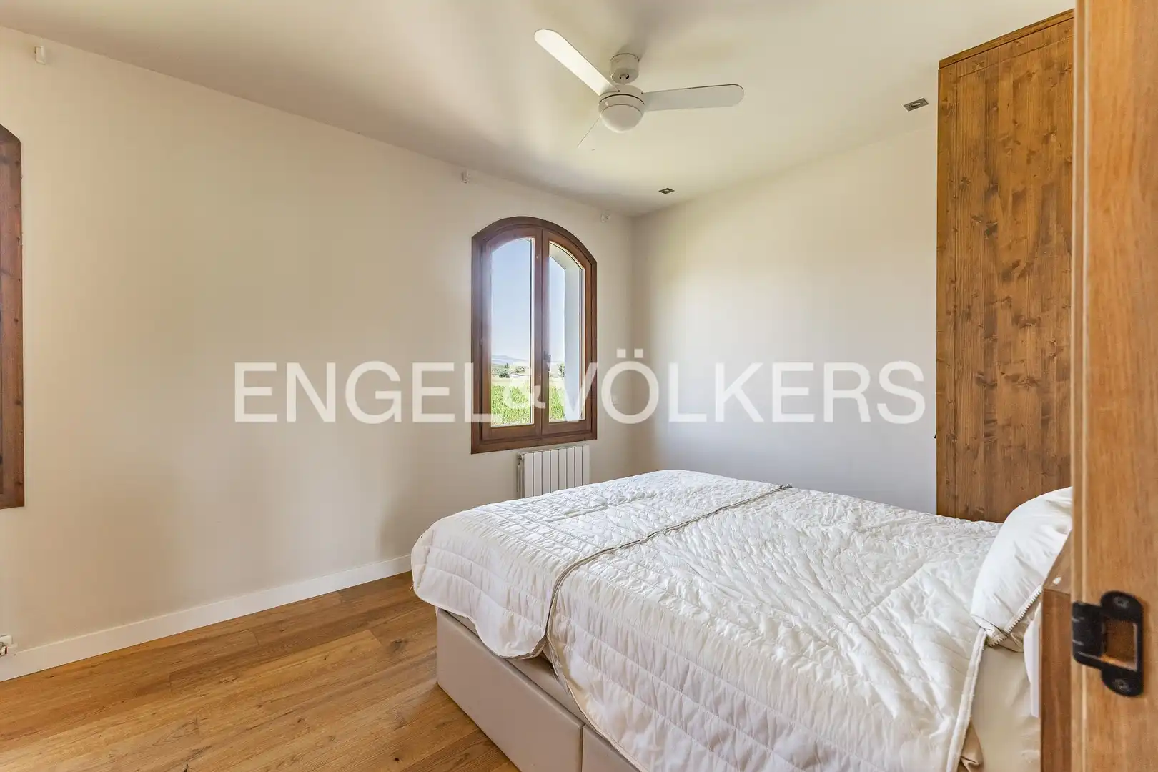 Schlafzimmer von Haus oder Chalet zum Verkauf in La Vall d'en Bas mit Heizung und Privatgarten