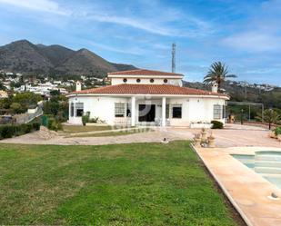 Vista exterior de Casa o xalet en venda en Benalmádena amb Piscina