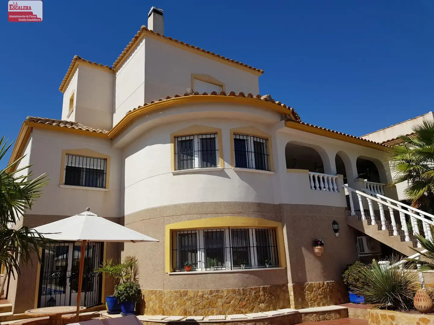 Vista exterior de Casa o chalet en venta en Castalla con Aire acondicionado, Calefacción y Jardín privado