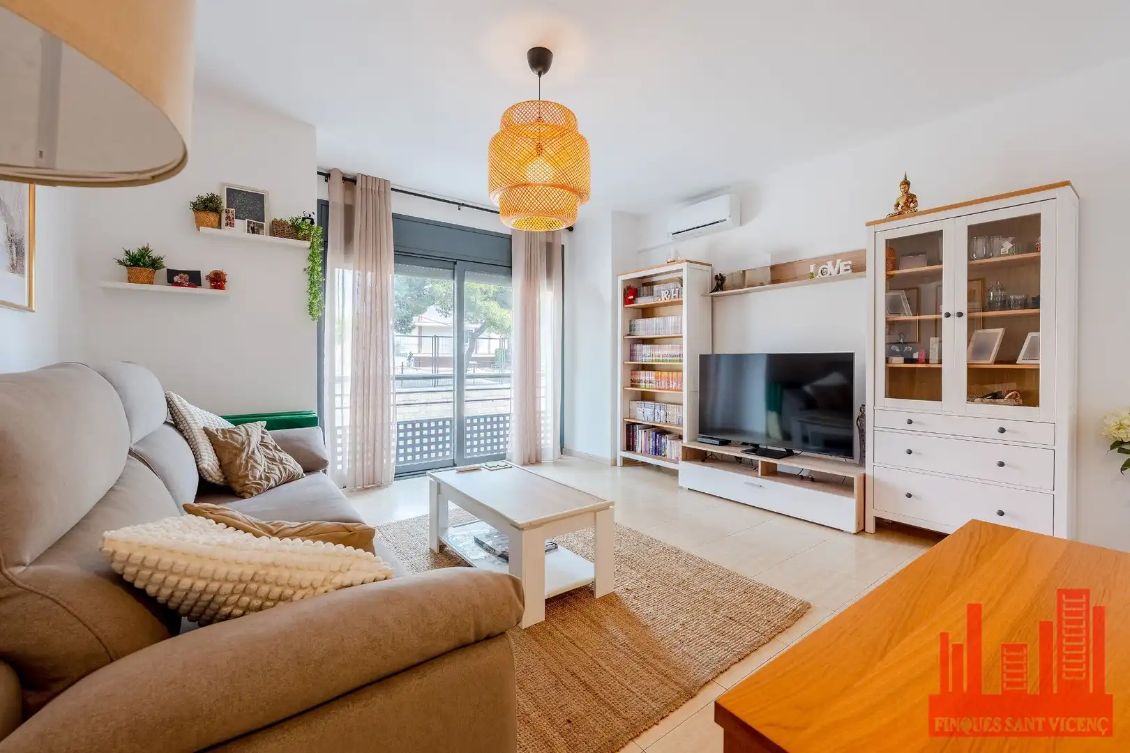 Sala de estar de Piso en venta en Sant Vicenç Dels Horts con Aire acondicionado y Calefacción