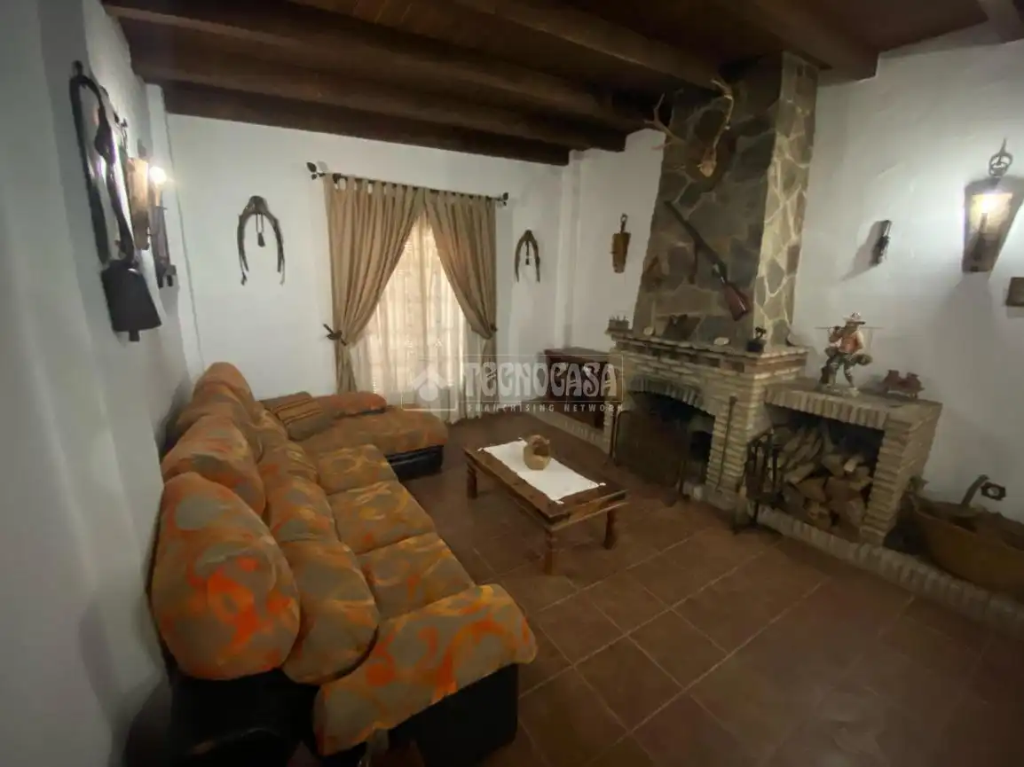 Sala d'estar de Finca rústica en venda en El Puerto de Santa María amb Traster i Moblat