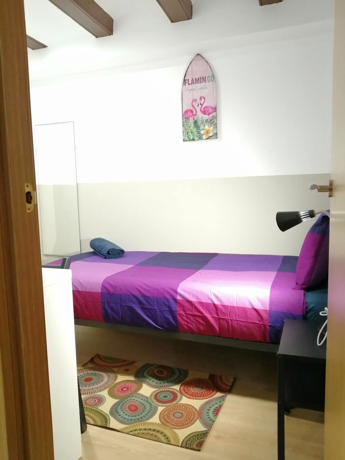 Bedroom of Flat to share in  Barcelona Capital  with Washing machine