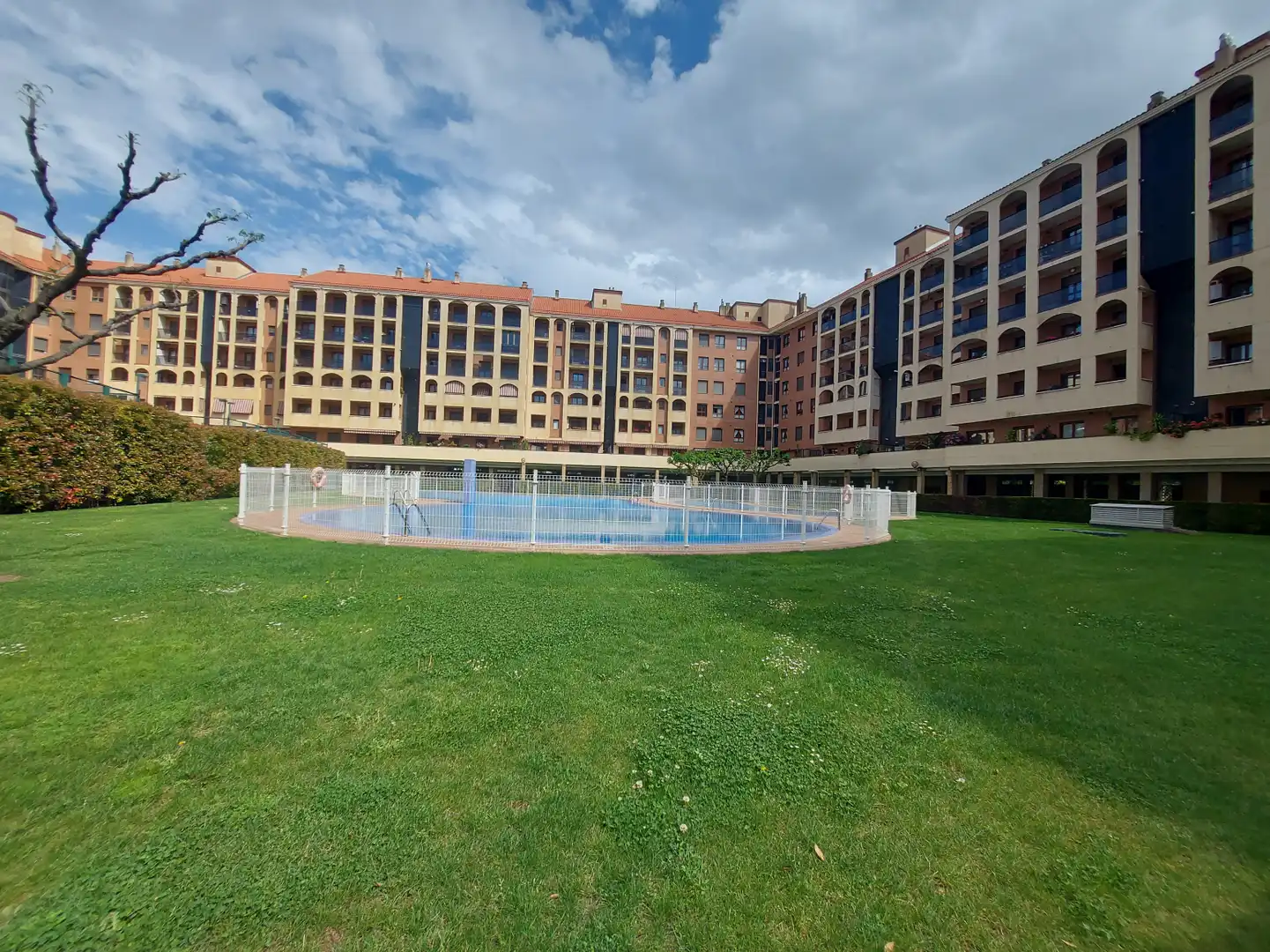 Piscina de Piso de alquiler en  Logroño con Calefacción, Balcón y Piscina comunitaria