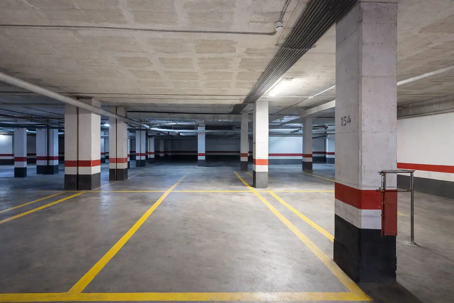Parking de Piso en venta en Nerja con Amueblado y Balcón