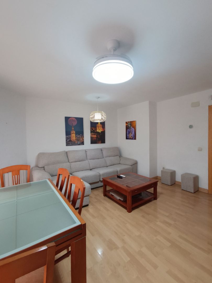 Living room of Flat for sale in Parla  with Heating, Parquet flooring and Furnished