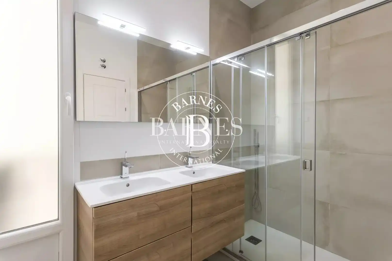 Badezimmer von Wohnung zur Miete in Madrid mit Klimaanlage, Heizung und Abstellraum