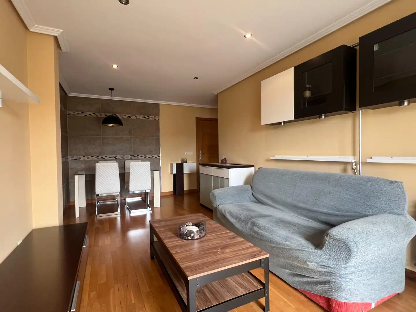 Wohnzimmer von Wohnung zur Miete in Cambre  mit Heizung, Abstellraum und Möbliert