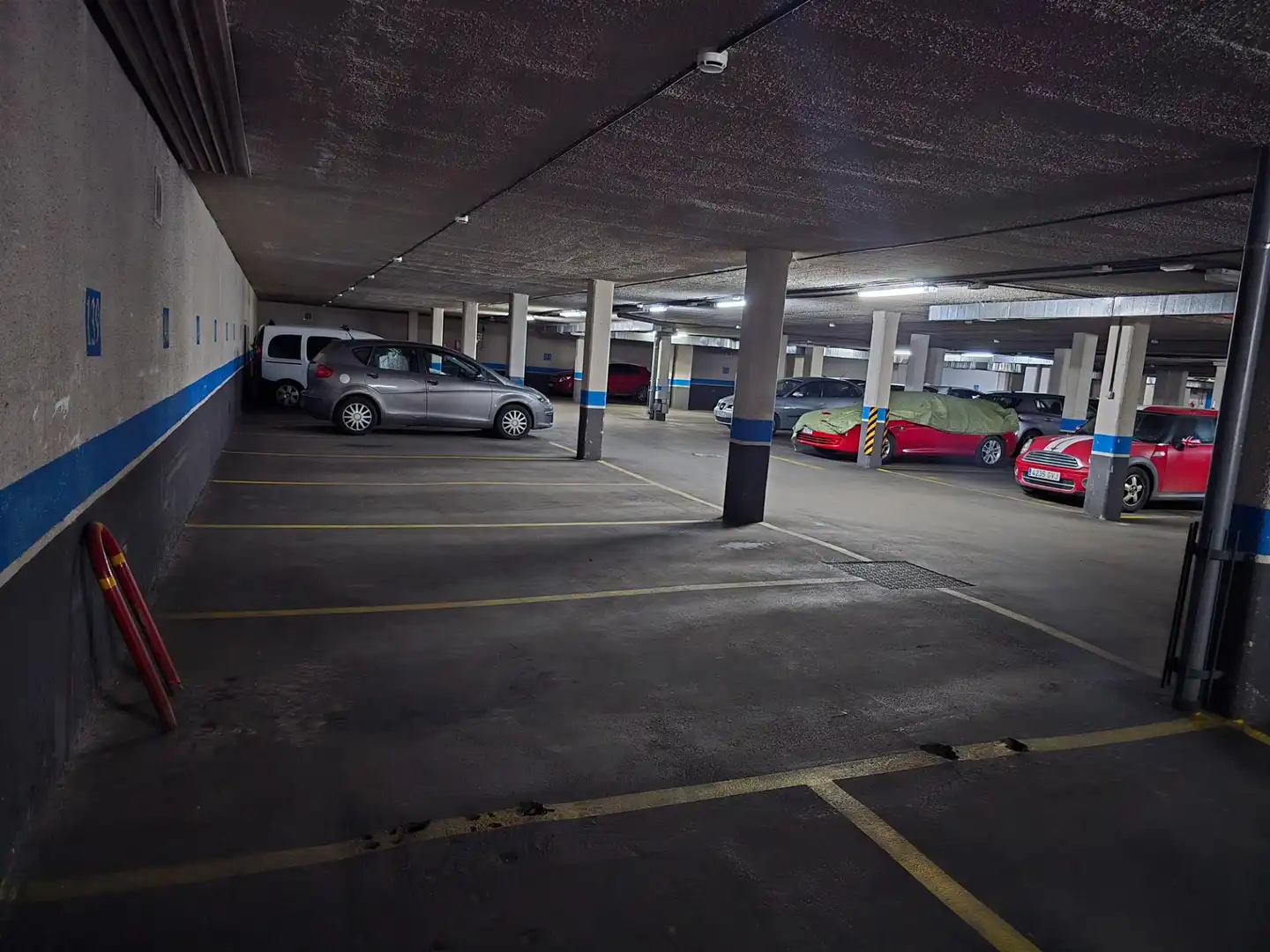 Parking of Flat for rent in Madrid  with Air Conditioner, Heating and Private garden