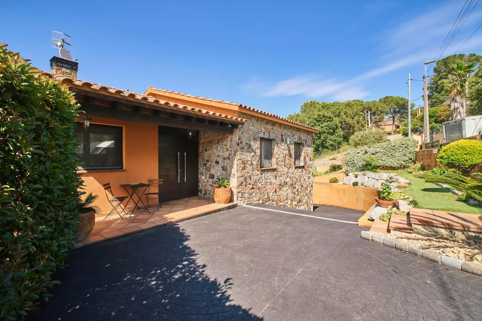 Vista exterior de Casa o xalet en venda en Vilanova del Vallès amb Jardí privat, Terrassa i Piscina