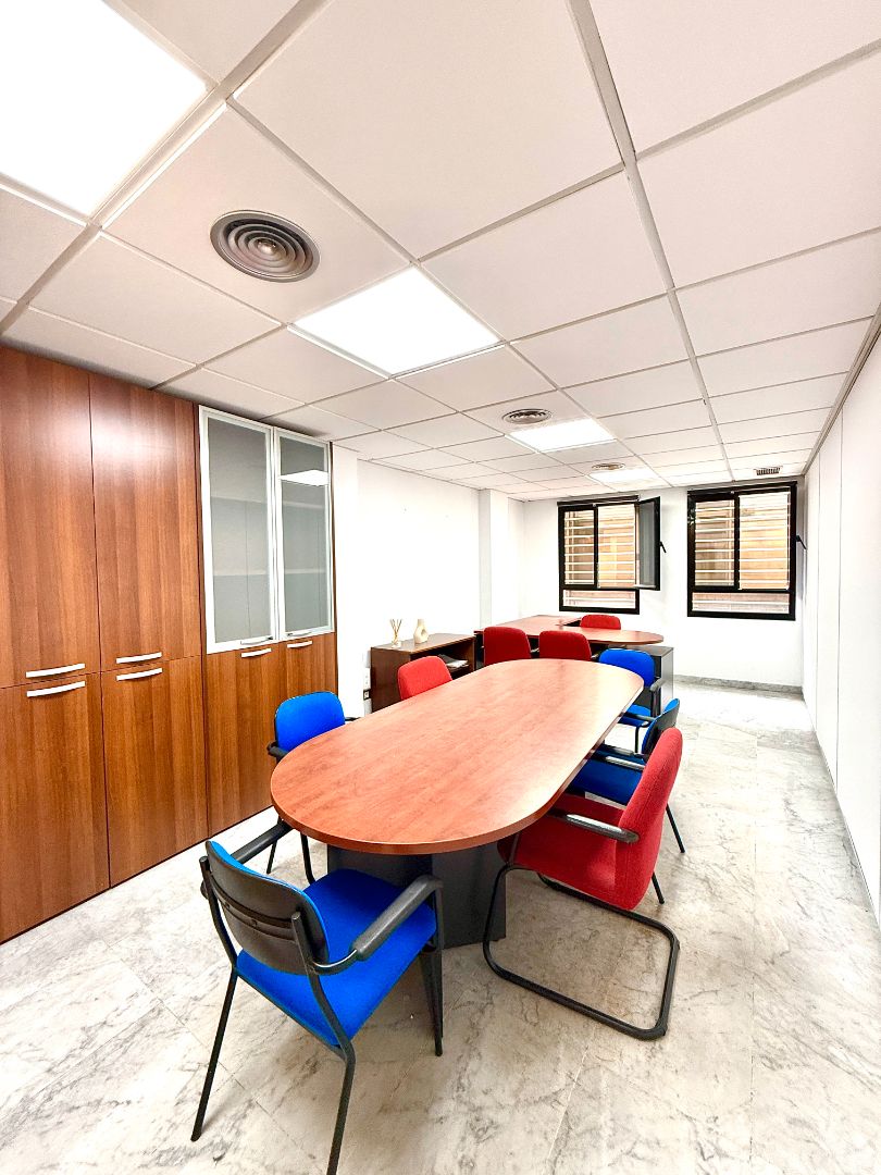 Oficina en venda en Las Palmas de Gran Canaria amb Traster, Moblat i Internet