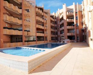 Piscina de Apartament de lloguer en Torrevieja amb Aire condicionat