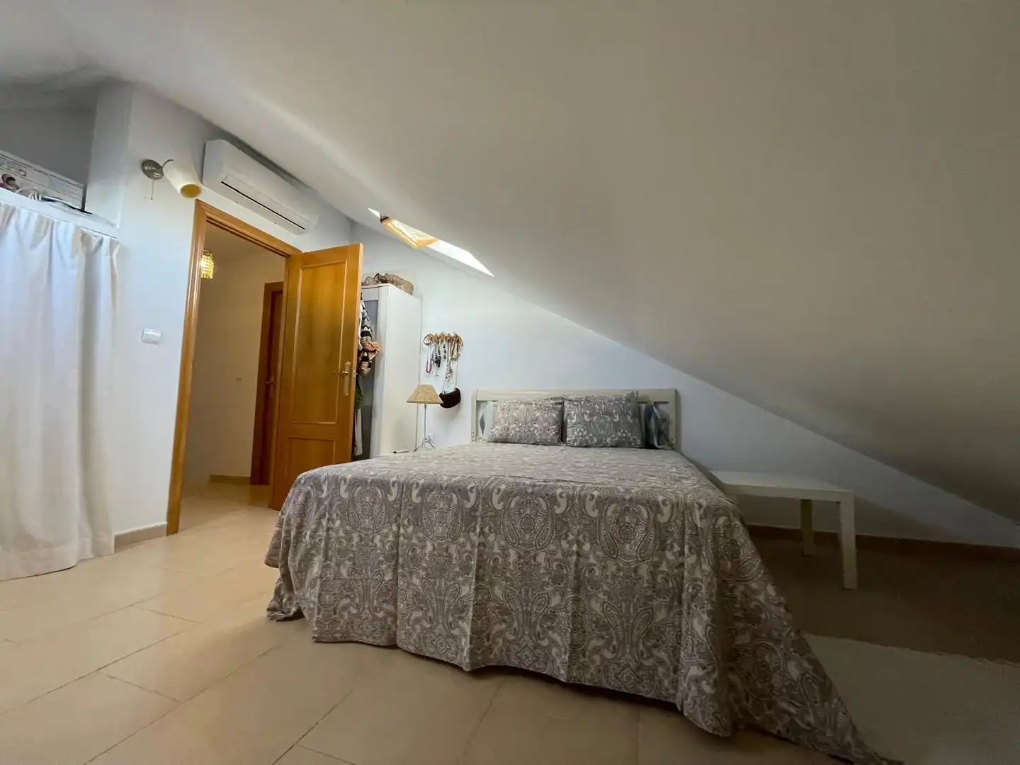 Habitación de Apartamento de alquiler en El Rompido con Aire acondicionado, Calefacción y Amueblado