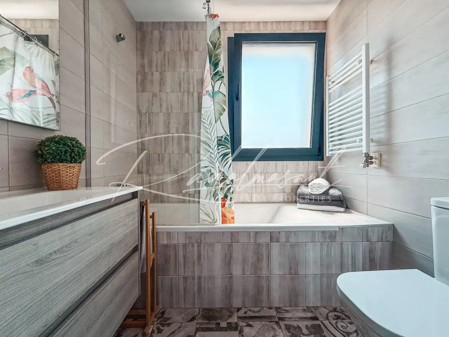 Baño de Casa adosada en venta en Cambrils con Calefacción, Jardín privado y Terraza