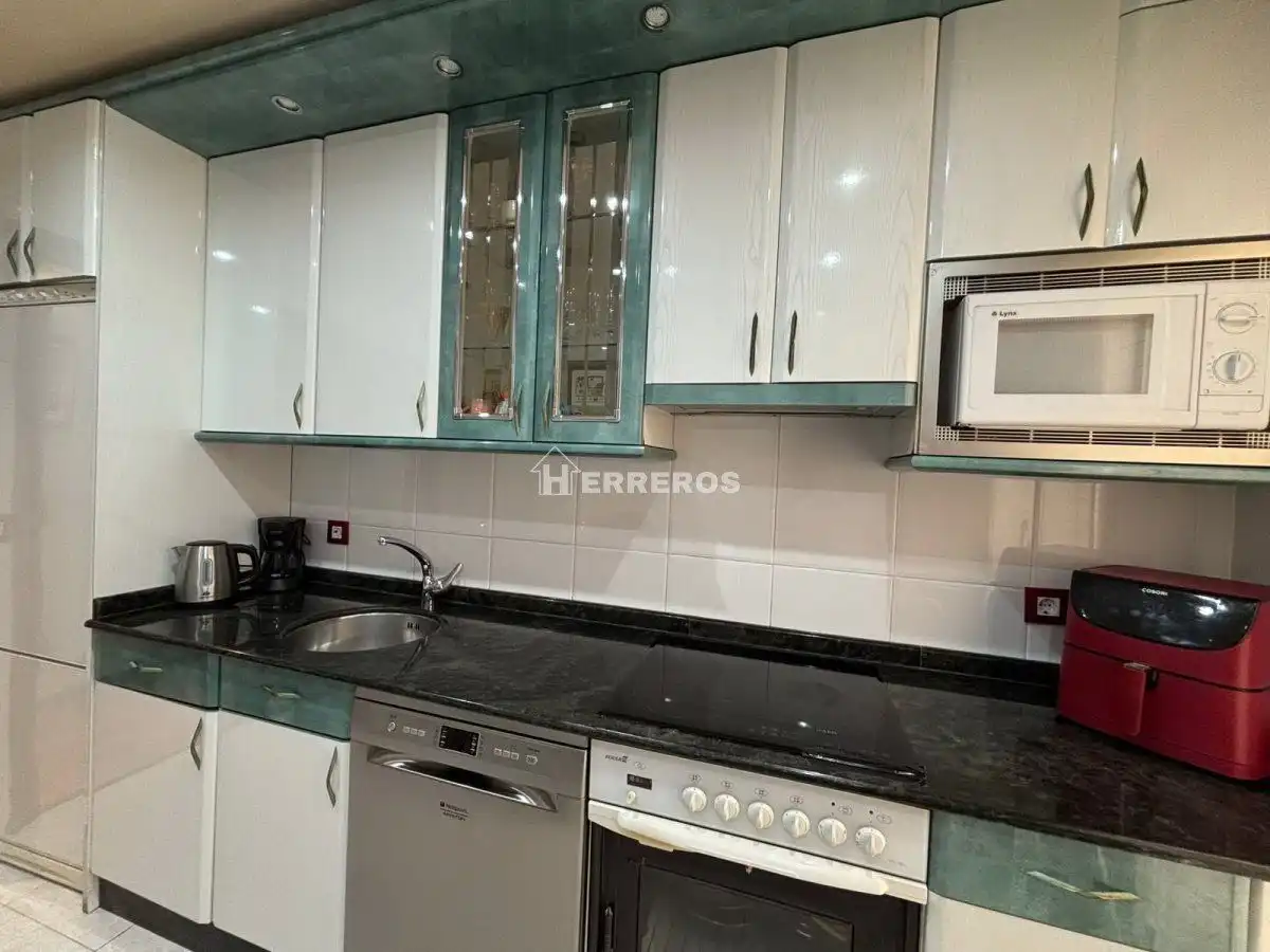 Cuina de Pis en venda en  Logroño amb Calefacció, Parquet i Terrassa