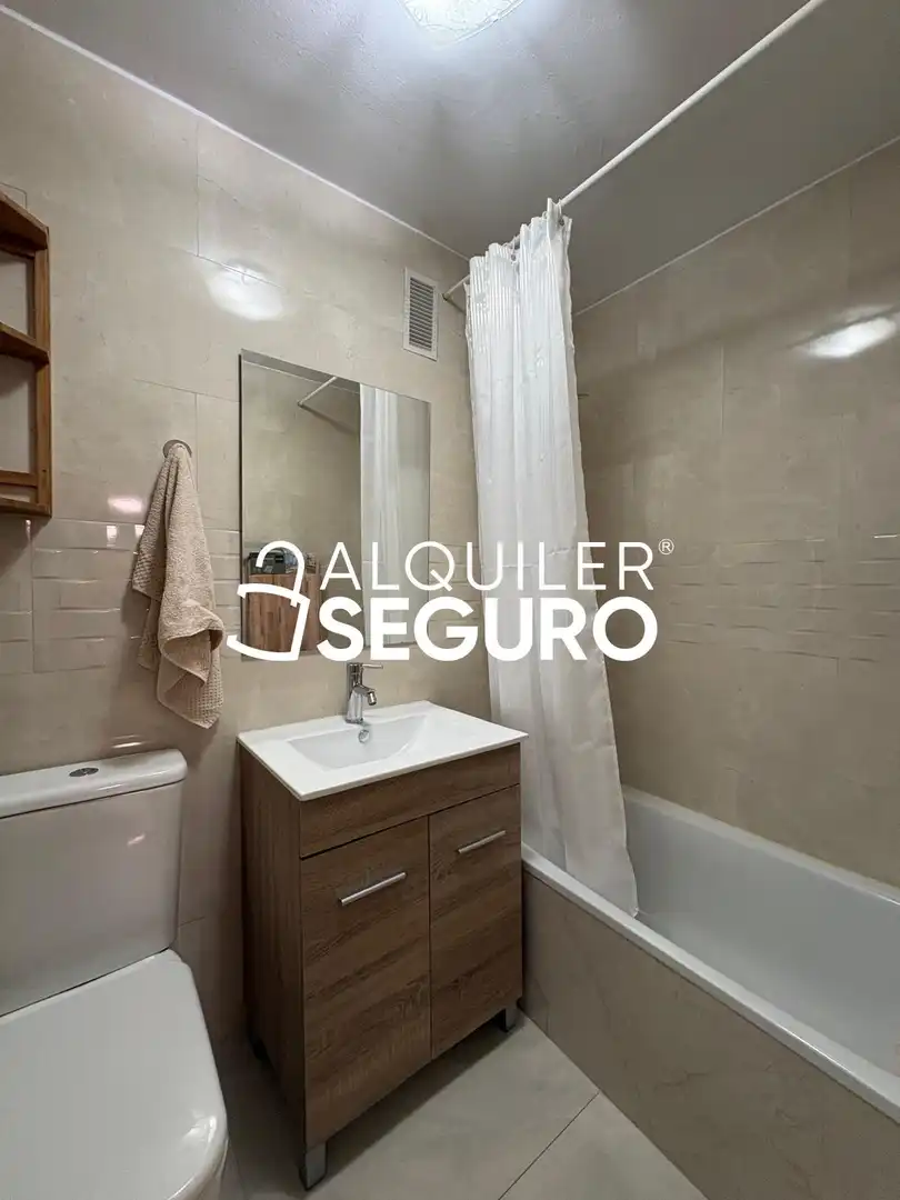 Bathroom of Flat for rent in Puente de Vallecas