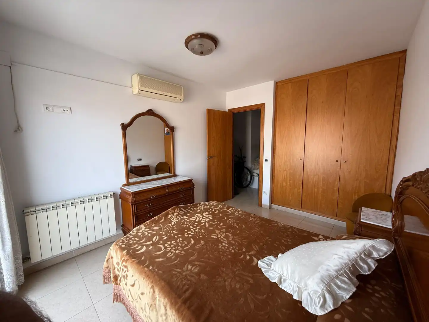 Habitación de Dúplex en venta en Pineda de Mar con Calefacción, Terraza y Horno