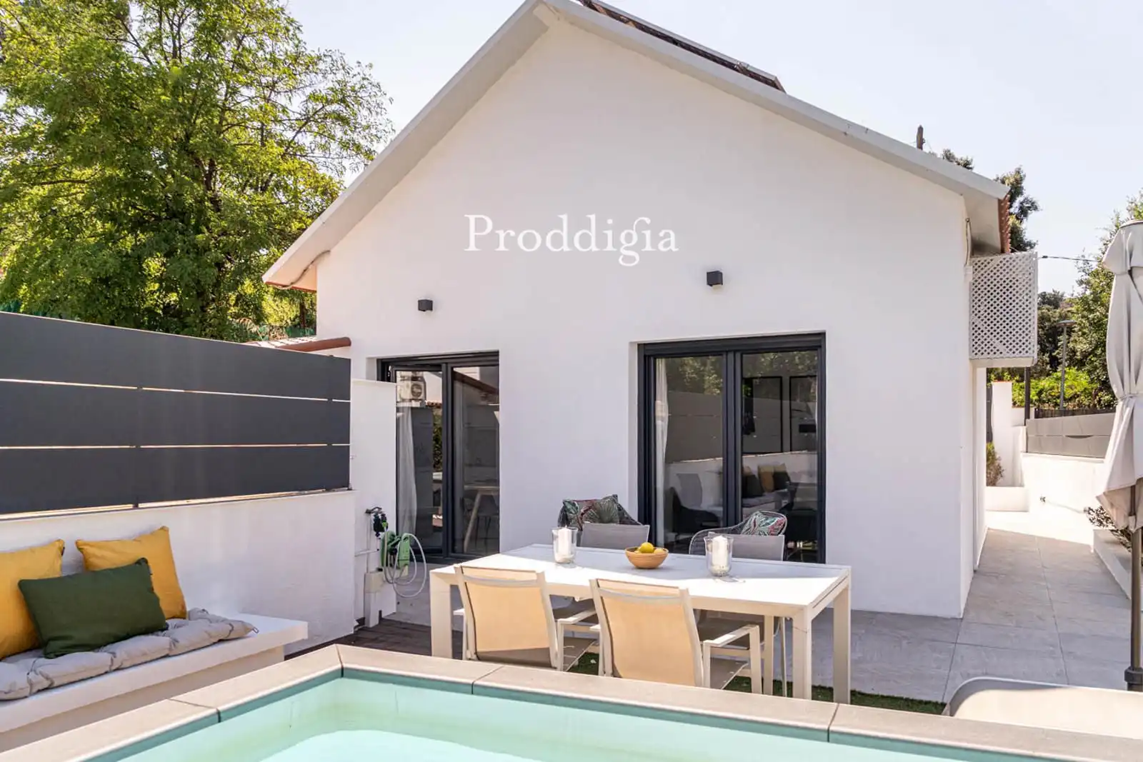 Exterior view of Houses for rent in Sant Cugat del Vallès  with Air Conditioner, Storage room and Swimming Pool