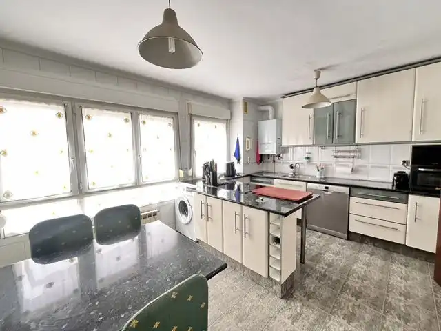 Küche von Wohnung zum Verkauf in Gijón  mit Heizung, Parkett und Terrasse